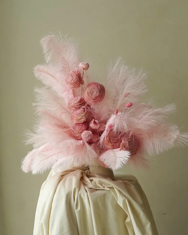 Trend: Feather Floral Arrangements — photo 2