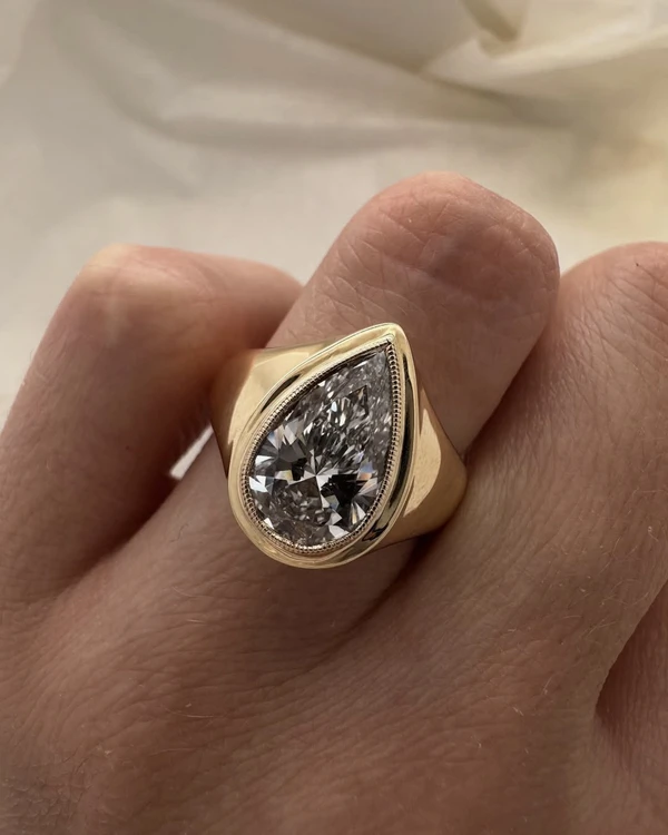 <span><a href="https://www.instagram.com/p/DPPatUVkvWV/?img_index=1">ORIANNE Ring﻿</a></span>