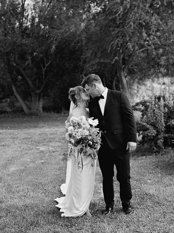 An Authentic Garden Wedding Editorial — photo 12