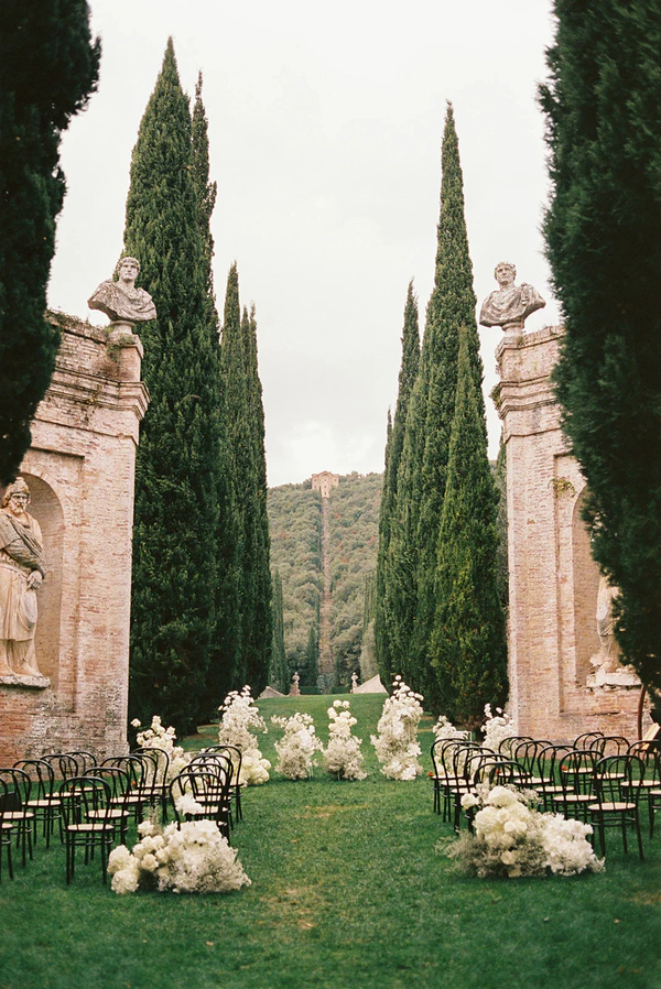 <a href="https://www.instagram.com/cetinale/?hl=en">Villa Cetinale</a>, Photography: <a href="https://www.instagram.com/emilyliphotography/">Emily Li</a>