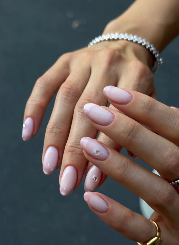 <a href="https://www.instagram.com/p/DbgFCUAiLP-/?img_index=1">Chummy Nails</a>