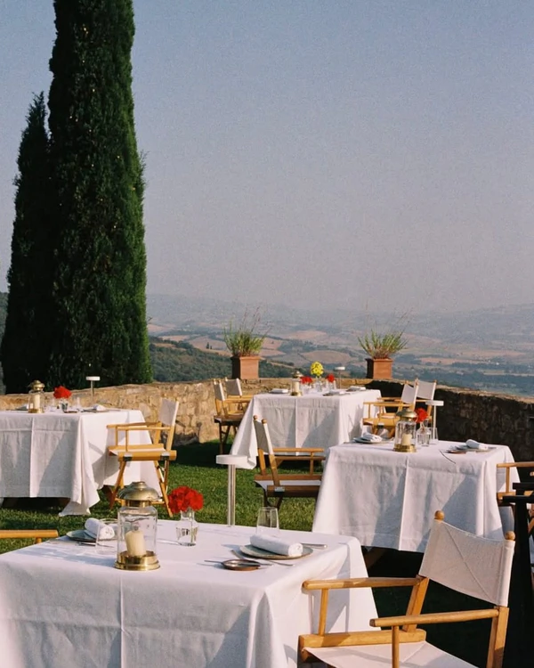 <a href="https://www.instagram.com/castello_di_vicarello/p/DO4JzYCjGHp/?img_index=2">Castello di Vicarello</a>, Photography: <a href="https://www.instagram.com/llavieboheme/">La Vie Bohème</a>