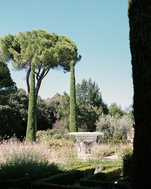A Classic & Elegant Celebration Amongst an Italian Garden Villa
