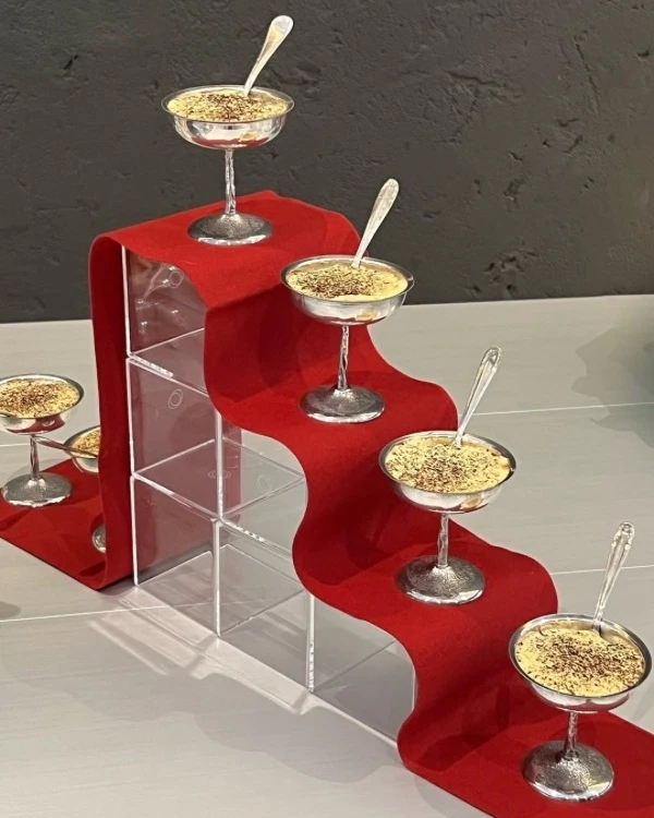 35 Chic Ideas to Style Your Wedding Dessert Tables