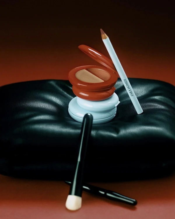 13 Holy Grail Beauty Products Top Bridal Makeup Artists Swear By — photo 2