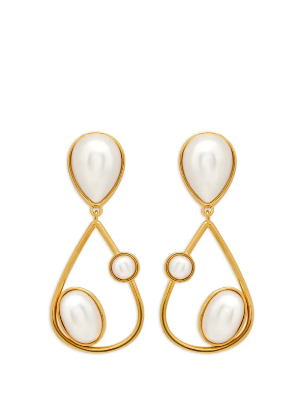 <a href="https://www.farfetch.com/shopping/women/oscar-de-la-renta-drop-earrings-item-33232400.aspx">OSCAR DE LA RENTA Earrings</a> from Farfetch, $440
