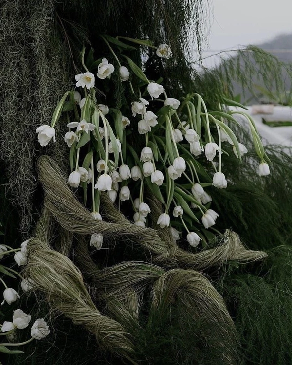 Trend: Overgrown Foliage Installations