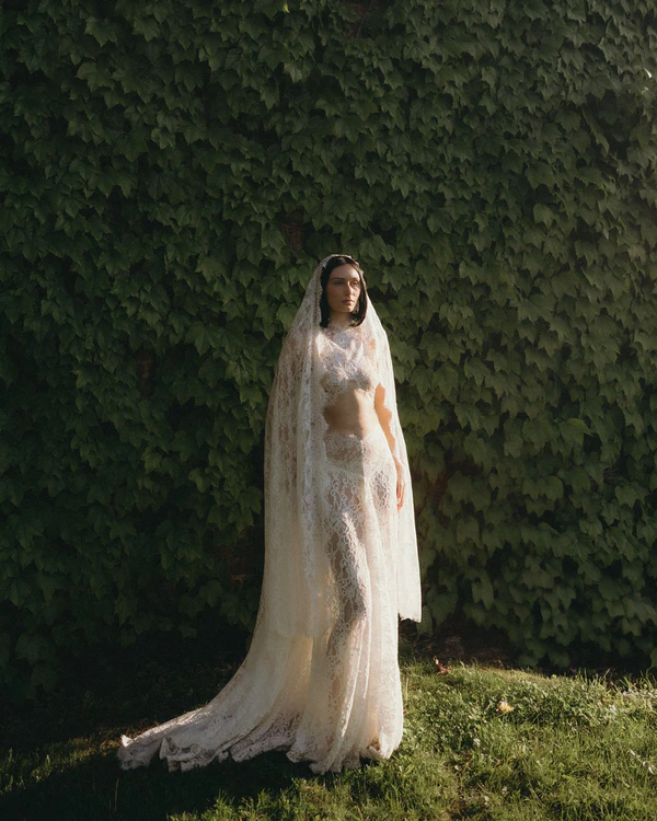 Laced in Light & Ivy — photo 2
