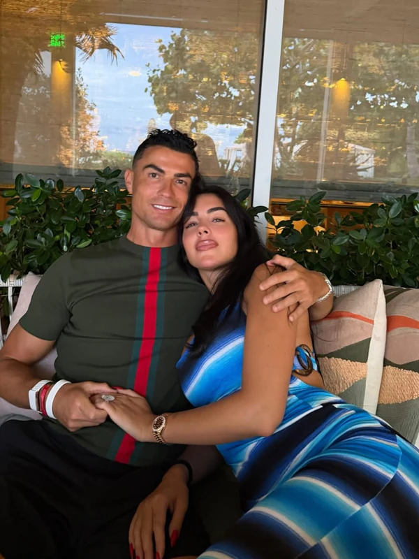 Content: <a href="https://www.instagram.com/georginagio/p/DaAxTVmAoDP/">Georgina Rodríguez</a>
