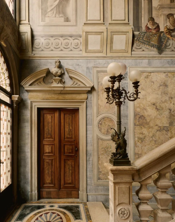 <a href="https://www.instagram.com/p/DcG7JmdnCyn/?hl=en">Aman Venice</a>