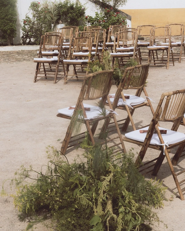 A Vibrant Retro Wedding in a Charming Portugese Castle