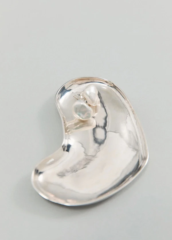<a href="https://agmesnyc.com/products/sculpted-heart-dish?pr_prod_strat=e5_desc&pr_rec_id=358246017&pr_rec_pid=3885228949574&pr_ref_pid=3885240647750&pr_seq=uniform">AGMES Heart Dish, $1,119</a>