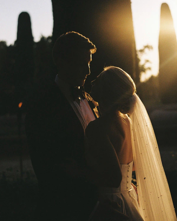 The Luxury of Simplicity: How to Achieve Timeless Wedding Photography