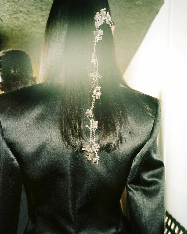 Statement-Making Fall/Winter 2022 Jewelry Trends Brides Will Love — photo 2