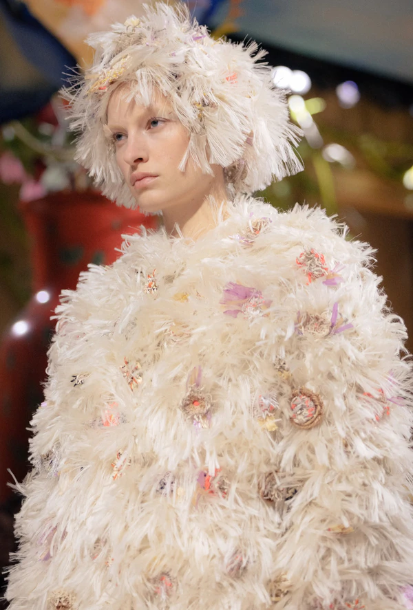 <a href="https://www.chanel.com/gb/haute-couture/26khc/look-34/">Chanel</a>
