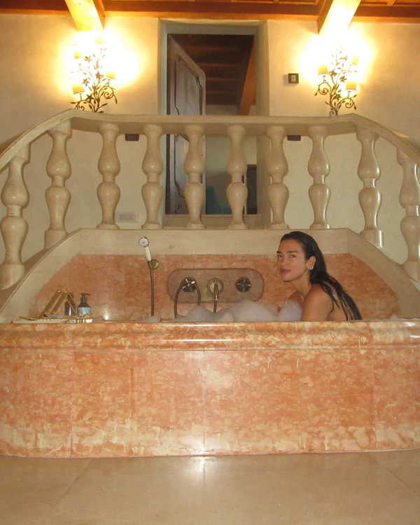 <a href="https://www.instagram.com/lapostavecchiahotel/?hl=en">La Posta Vecchia</a>, Content: <a href="https://www.instagram.com/p/DaDHgROjLNn/?img_index=5">Dua Lipa</a>