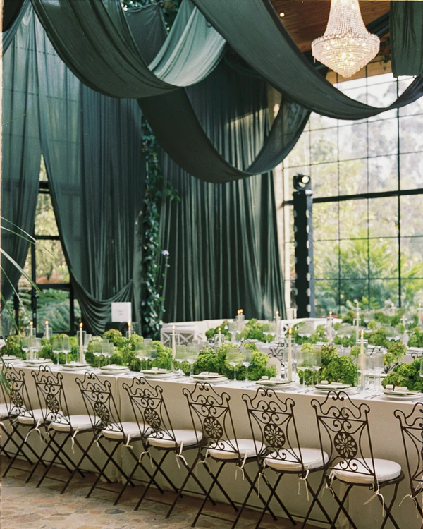 <a href="https://www.instagram.com/bodasdecuentonew/">Bodas de Cuento</a>, Photography: <a href="https://www.instagram.com/p/DX-VNDggSuQ/?img_index=15">North of Summer</a>