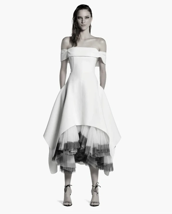 Elegant Bridal Dresses for Autumn Wedding