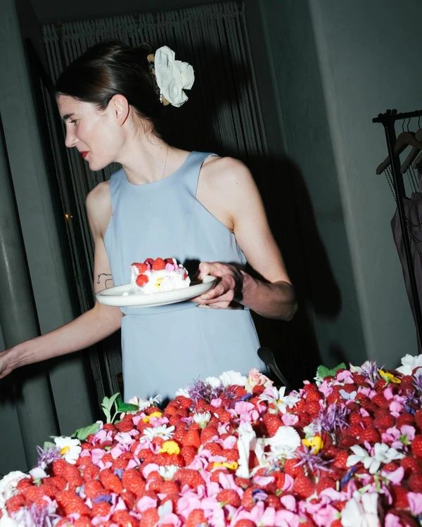 Trend: Giant Single-Tier Wedding Desserts