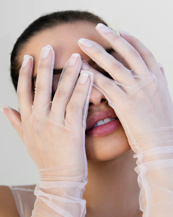 Gloves to Style Up Your Wedding Look: 10 Delicate Pairs