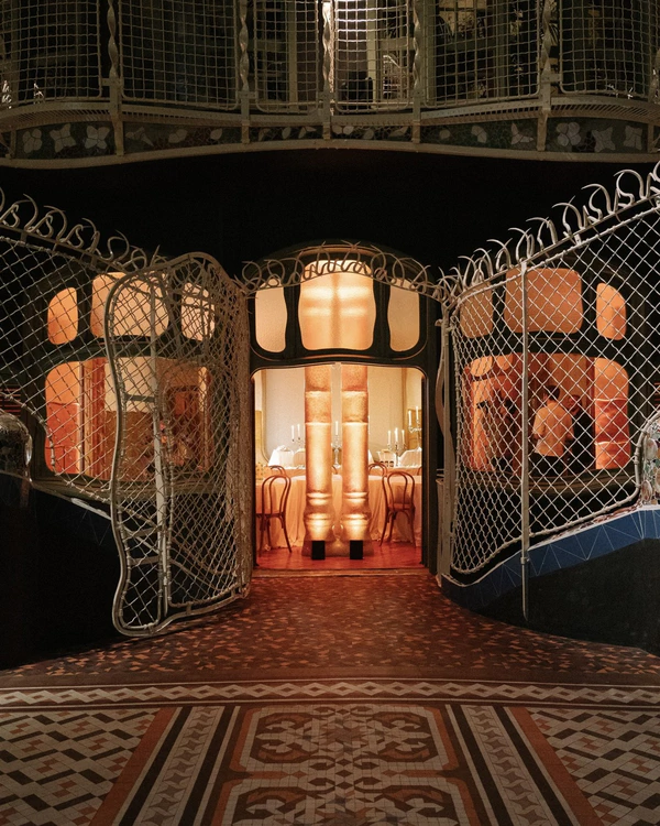 A Vibrant & Artistic Barcelona Wedding Amongst an Iconic Gaudi Masterpiece & Castle Garden