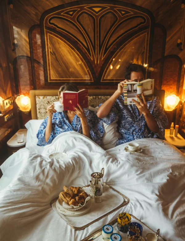 <a href="https://www.instagram.com/p/DQKHfLcgST4/?hl=en&img_index=1">Venice Simplon-Orient Express</a>