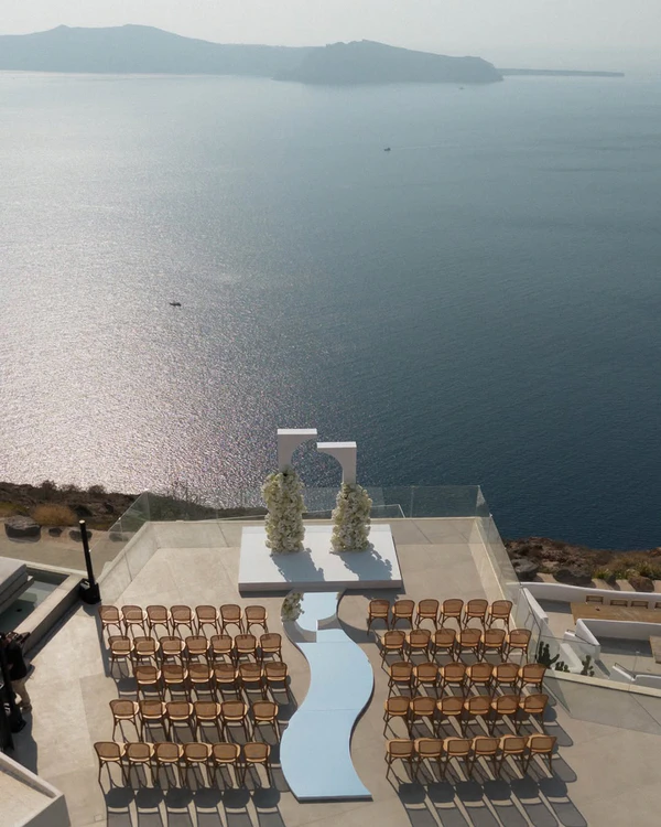 <a href="https://www.instagram.com/p/DUgtYXyEls_/?img_index=1" target="_blank">Rocabella Santorini, Photography: Nicole Ivanov</a>