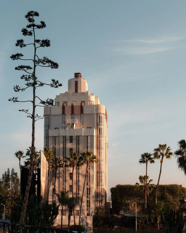 <span style="text-decoration: underline;"><a href="https://www.instagram.com/sunset_tower/p/C2upVptgth3/">Sunset Tower Hotel</a></span>, Photography: <span style="text-decoration: underline;"><a href="https://www.instagram.com/taylor_kealy/">Taylor Kealy</a></span>