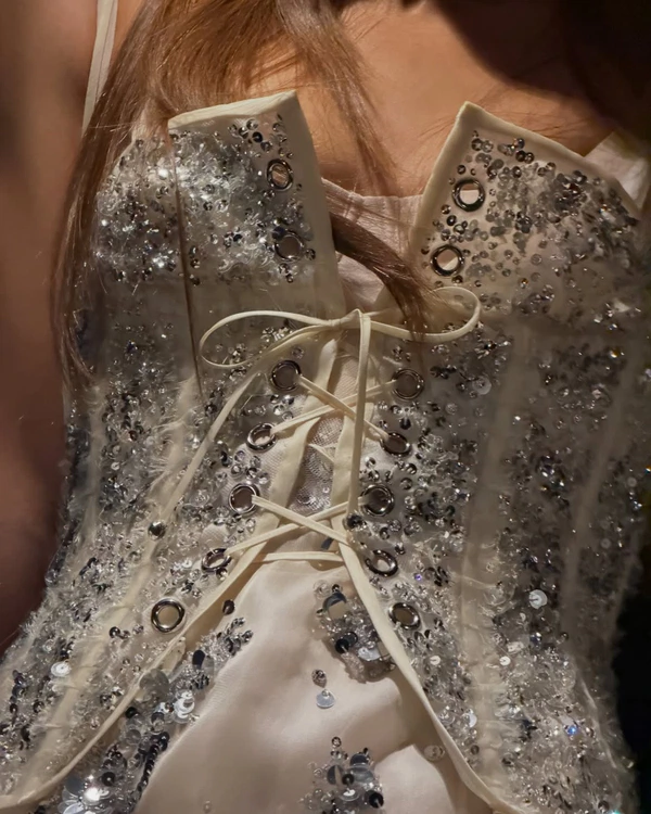 <a href="https://www.instagram.com/miumiu/">Miu Miu</a>, Content: <a href="https://www.instagram.com/p/Dd9J1RGjWtT/?img_index=1">Daisy Edgar-Jones</a>