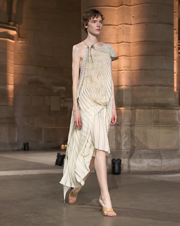 <a href="https://www.instagram.com/p/DeFZ_0VDgcQ/?img_index=10">Victoria Beckham</a>