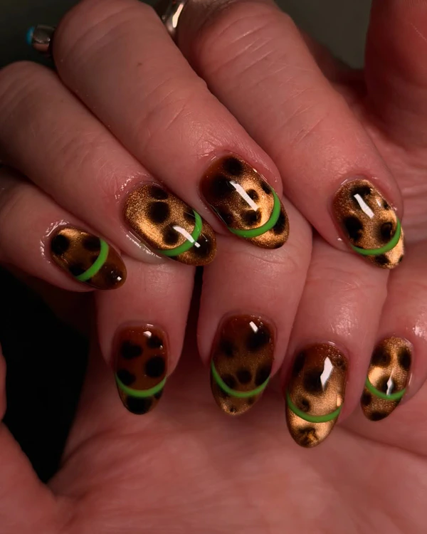 <a href="https://www.instagram.com/p/Dc1yjqeFZgB/?img_index=3">Who Nail Lounge</a>