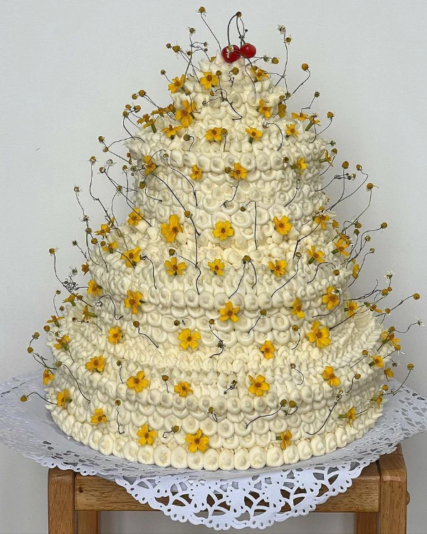 25 Spring-Inspired Wedding Cakes