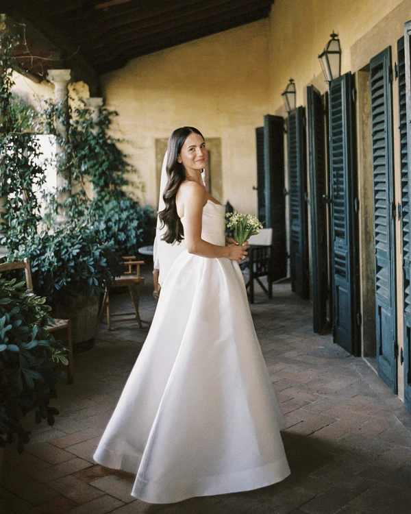 A Classic & Elegant Celebration Amongst an Italian Garden Villa