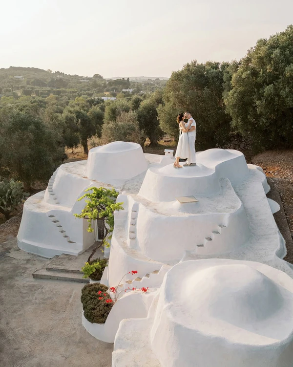 Should Wedding Vendors Disclose Their Use of AI to Couples?