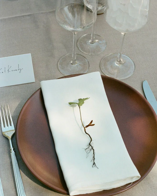 40 Place Settings Trends in 2025 to Transform Your Wedding Table