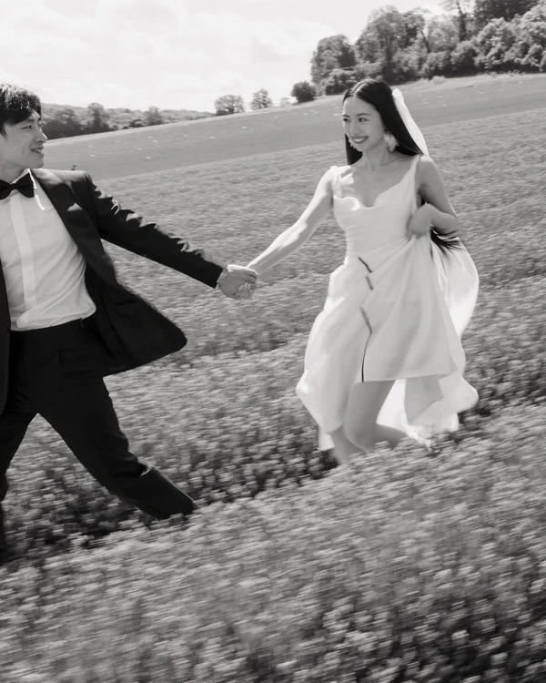 How to Use AI to Create Your Wedding Day Timeline, Playlist, Seating Chart & More