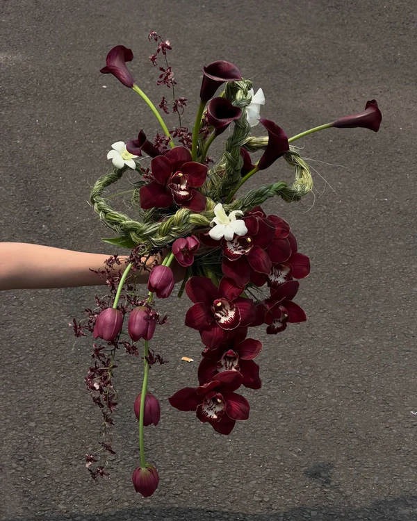 <a href="https://www.instagram.com/p/DbfSKOEGPnh/?img_index=1">Flower Me Knot</a>