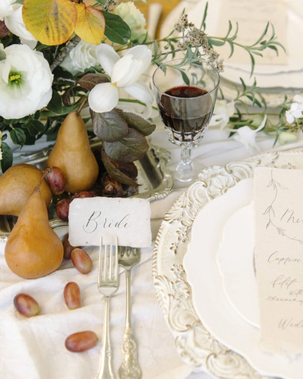 40 Place Settings Trends in 2025 to Transform Your Wedding Table