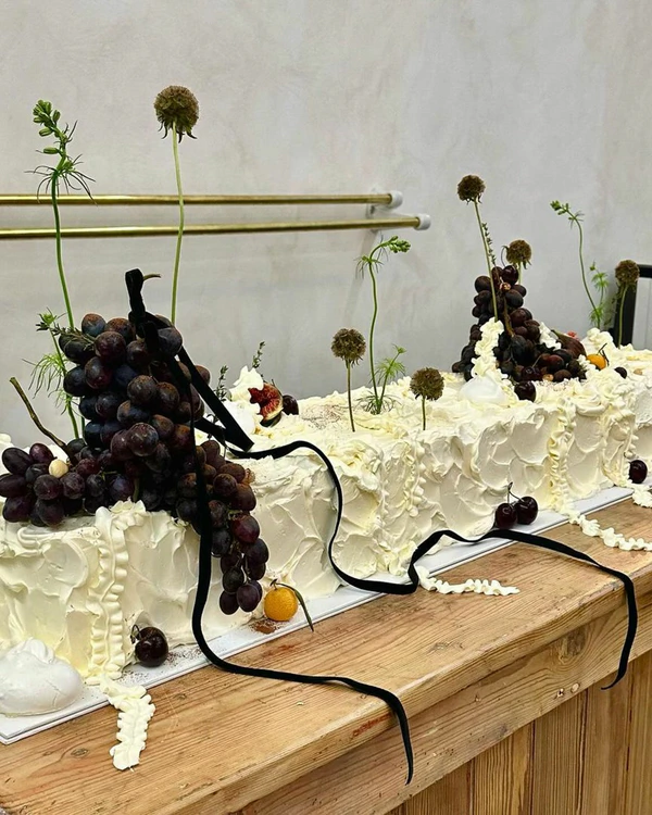 Trend: Giant Single-Tier Wedding Desserts