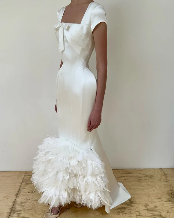 35 Feather Bridal Dresses for Your Main-Character Moment — photo 1