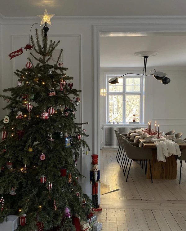 Making a Christmas Pajama Party: From Décor to Outfits