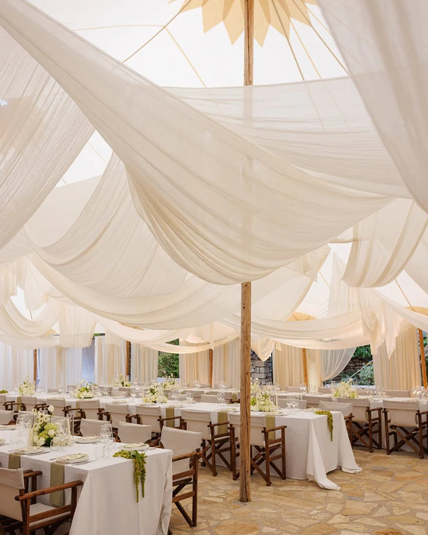 <a href="https://www.instagram.com/p/DPis05hjUjO/?img_index=1" target="_blank">The Peligoni Club, Antonia Katerina</a>