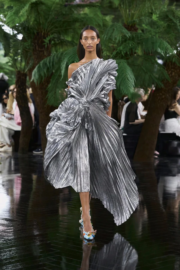 <a href="https://www.dior.com/en_au/fashion/womens-fashion/haute-couture-shows/fall-winter-2026-2027-haute-couture-show">Dior</a>
