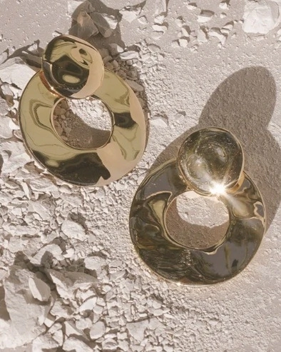 Minimalist Earrings to Compliment Your Wedding Look