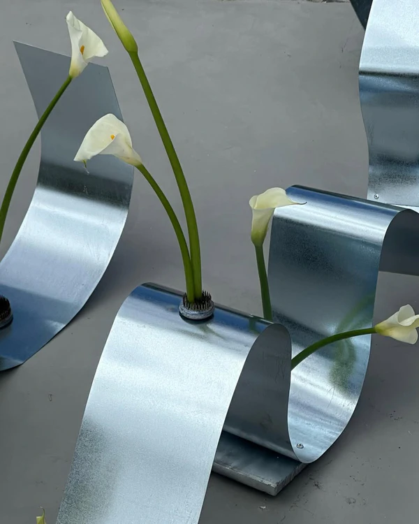 Trend: Chrome Blooms — photo 1