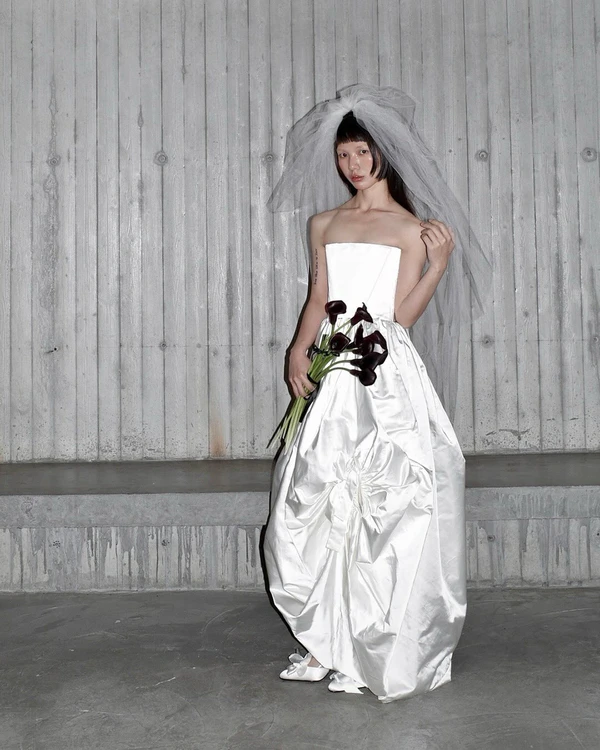 <a href="https://www.instagram.com/p/DKeKVkHtpcj/?img_index=1">Wed Studio</a>