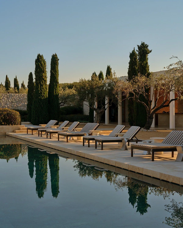 <a href="https://www.instagram.com/p/DasCW-iFaqo/?img_index=1"><span>Amanzoe</span></a>