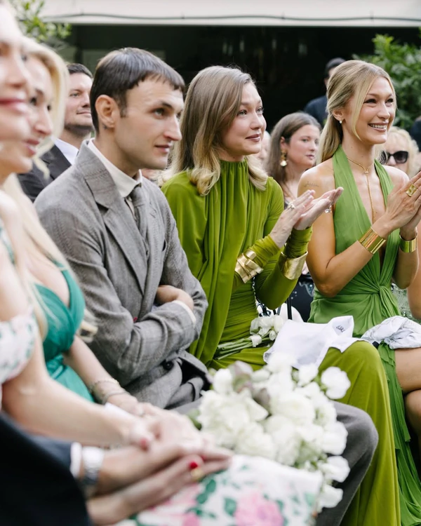 Bridesmaids With Different Styles? How to Make Their Looks Feel Cohesive — photo 2