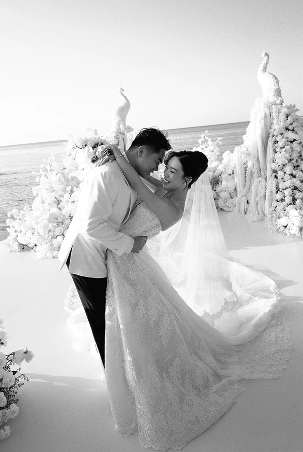 A Sculptural Floral Fantasy at This Intimate Black-Tie Wedding in Phuket