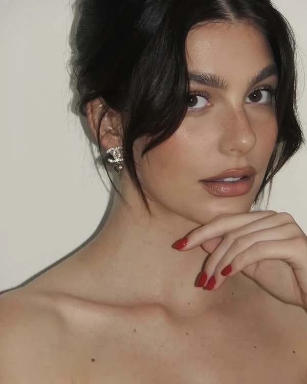 30 Trendy Valentine's Day Nail Designs to Try in 2025
